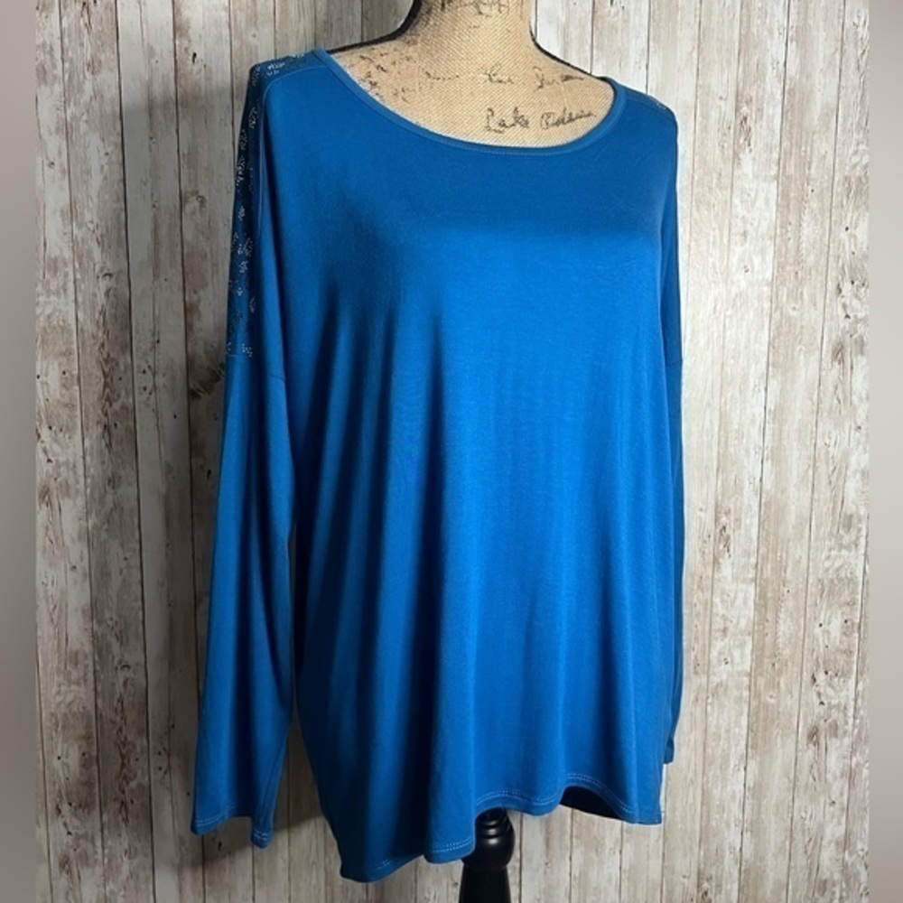 🌖 Cable & Gauge Blue long sleeved blouse
